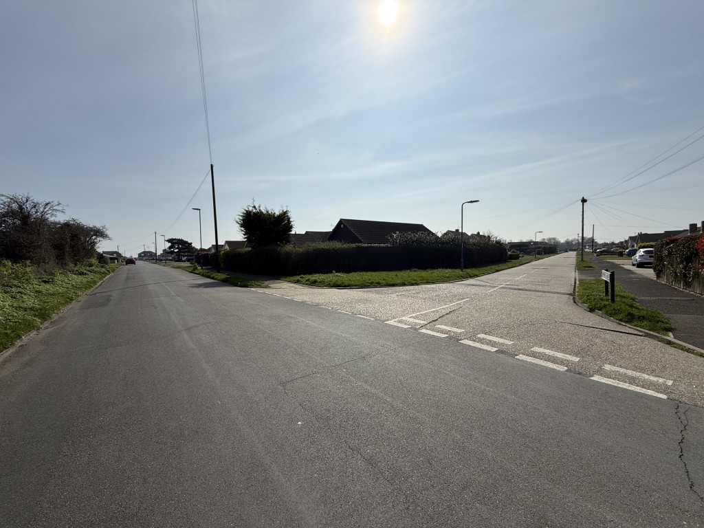 Lot: 124 - FREEHOLD LAND MADE UP OF VERGES, ROADS, PATHWAYS AND BEACH - Junction of Drift Road and Fontwell Road